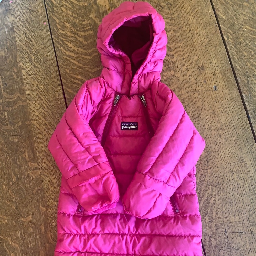 Patagonia baby girls down bunting.